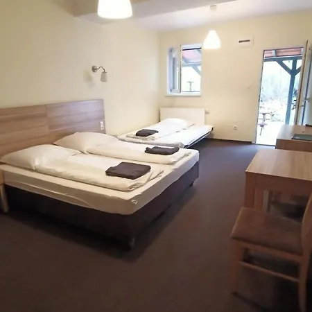 Folwark Na Półwyspie Resort Uraz (Drawsko)