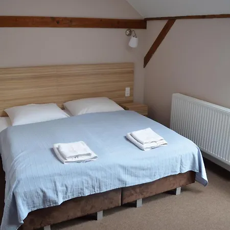 Folwark Na Półwyspie * Uraz (Drawsko)