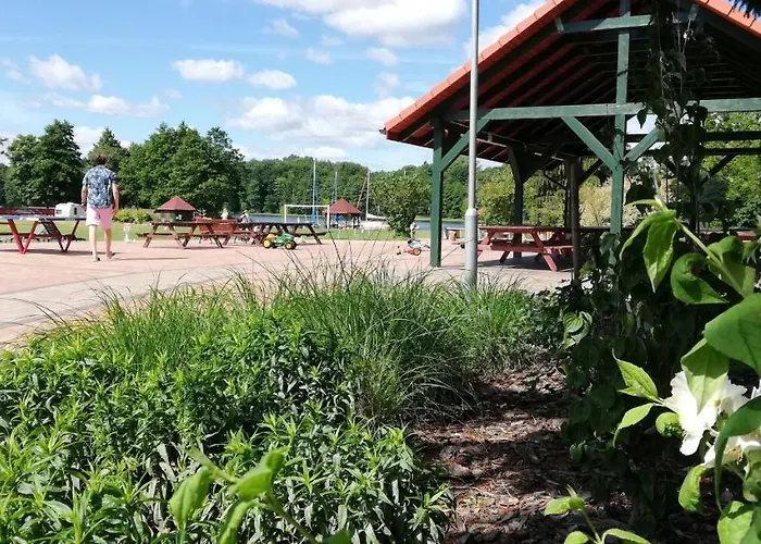 Folwark Na Półwyspie Resort Uraz (Drawsko)