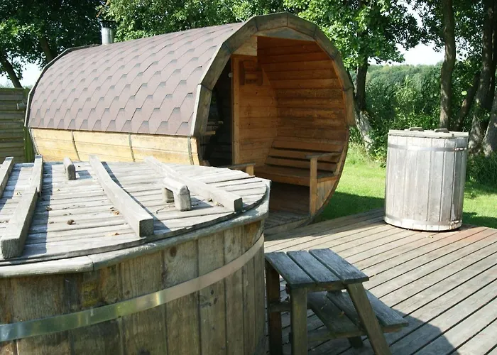 Folwark Na Półwyspie * Uraz (Drawsko)