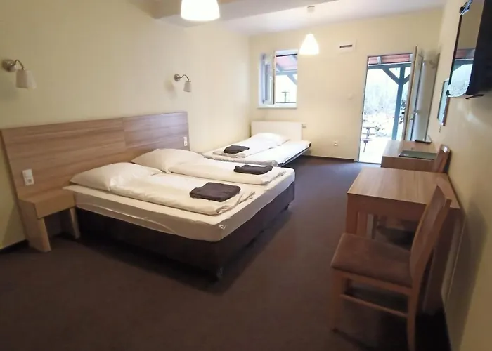 Folwark Na Półwyspie Resort Uraz (Drawsko)