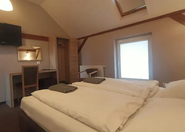 Resort Folwark Na Półwyspie Uraz (Drawsko)